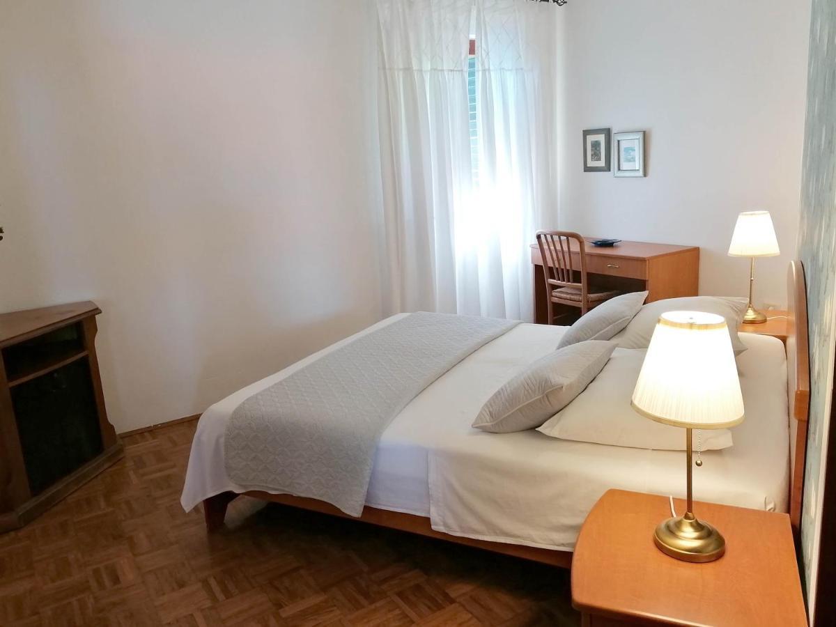 Apartments Natalia Supetar Eksteriør bilde